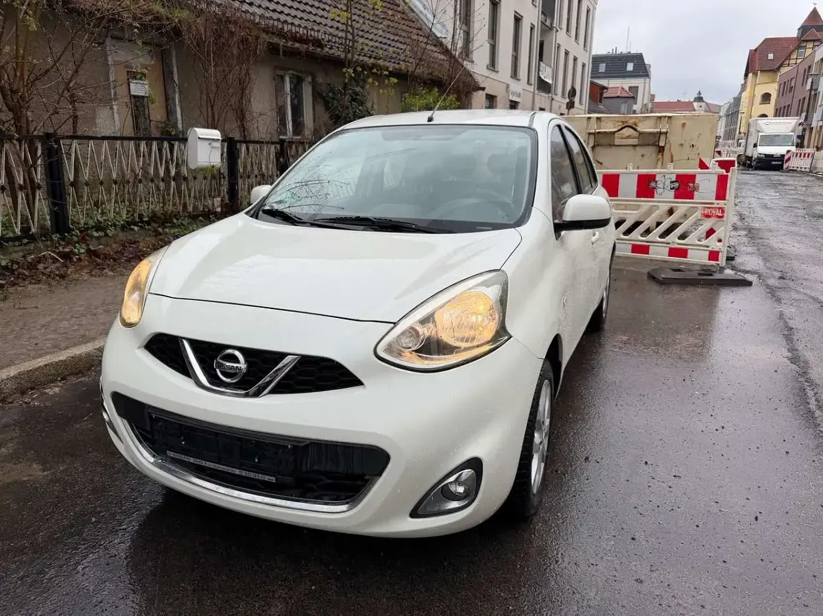 Gebraucht Nissan Micra Visia 80 PS (58 kW) 2015 White pearl (m) Kleinwagen