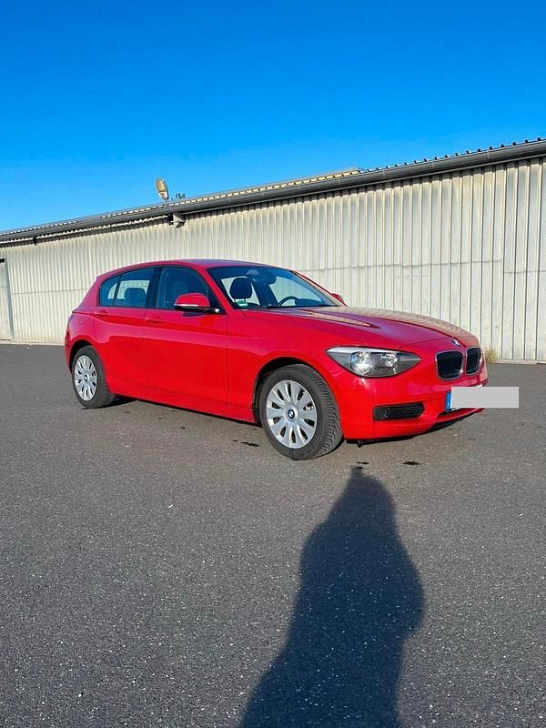 Gebraucht BMW 114 102 PS (75 kW) 2014 Rot Kleinwagen