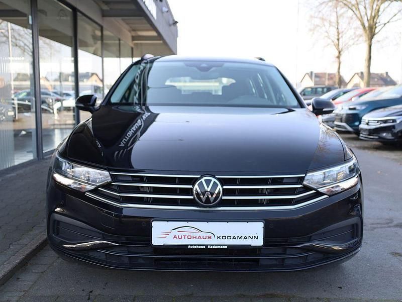 Gebraucht VW Passat 150 PS (110 kW) 2022 Schwarz Kombi
