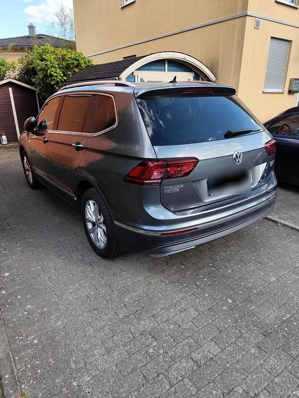 Gebraucht VW Tiguan Allspace Highline 150 PS (110 kW) 2018 Grau SUV