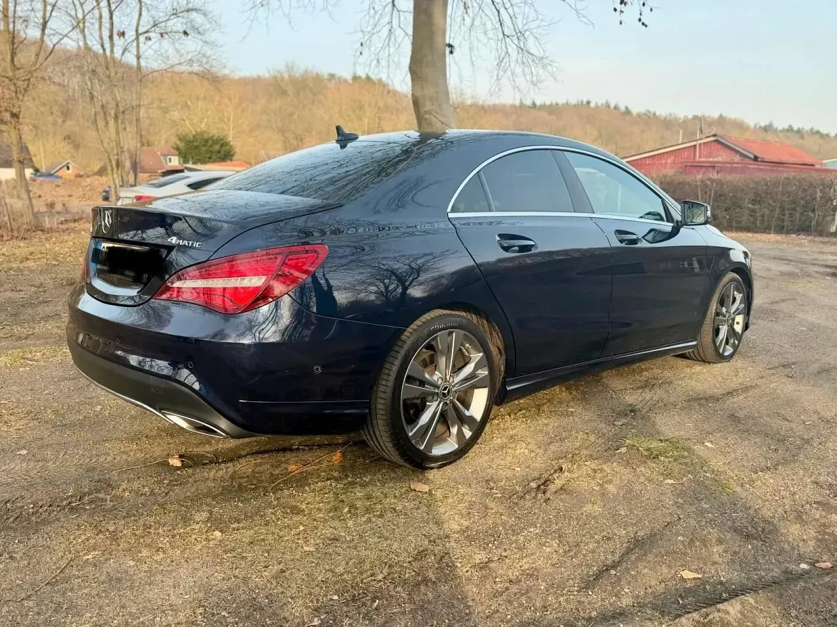 Gebraucht Mercedes CLA220 177 PS (130 kW) 2018 Blau Coupé