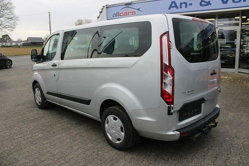 Gebraucht Ford Transit Custom 131 PS (96 kW) 2021 Moondust silver Van / Kleinbus