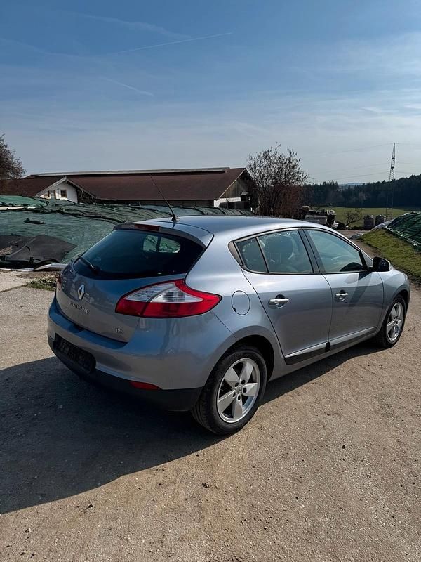 Gebraucht Renault Mégane 130 PS (95 kW) 2010 Blau Limousine