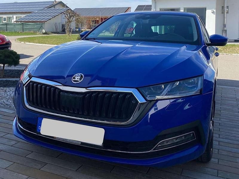 Blau Gebraucht 2023 Skoda Octavia Limousine | 29.600 € (Fairer Preis) - Bild 1/4