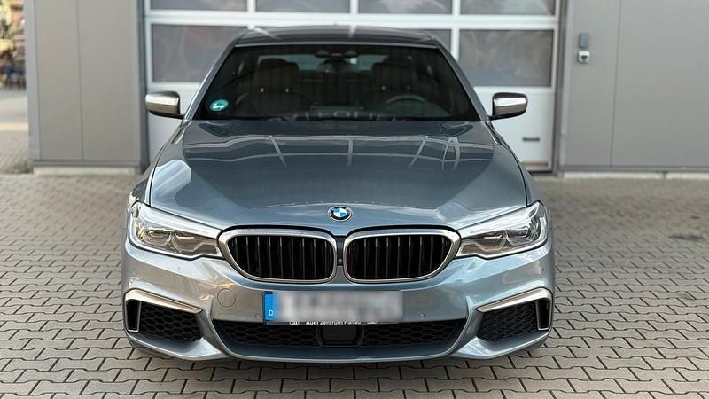 Grau Gebraucht 2017 BMW M550 M Sport Limousine | 20.500 € (Superpreis) - Bild 1/4