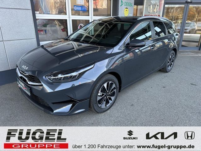 Experience green metallic Neu 2024 Kia Ceed Sportswagon Kombi | 25.469 € (Superpreis) - Bild 1/4