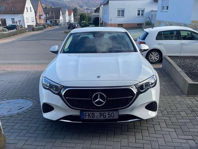 Gebraucht Mercedes E200 204 PS (150 kW) 2024 Weiß Limousine