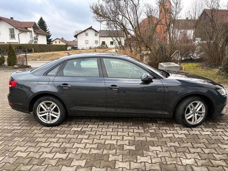 Gebraucht Audi A4 Ambiente 150 PS (110 kW) 2017 Grau Limousine