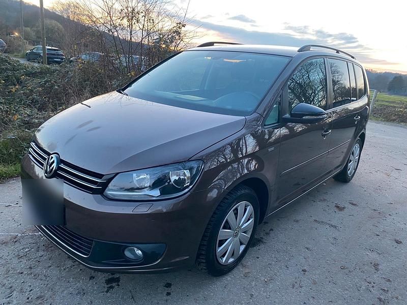Gebraucht VW Touran Match 140 PS (102 kW) 2013 Braun Van / Kleinbus