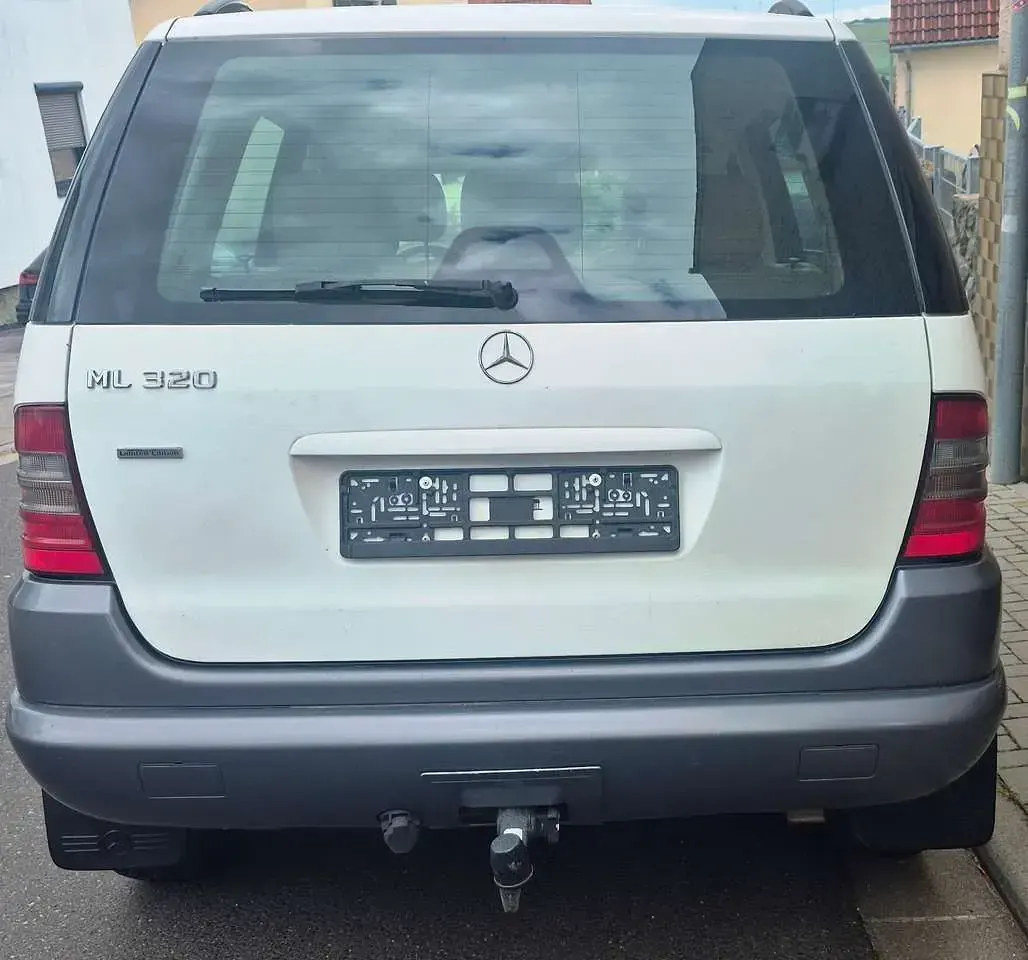 Gebraucht Mercedes ML320 Edition 218 PS (160 kW) 2000 Weiß SUV