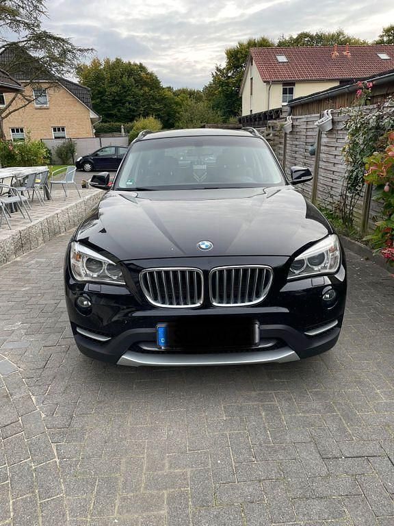 Schwarz Gebraucht 2013 BMW X1 Sport Line SUV | 8.299 € (Superpreis) - Bild 1/4