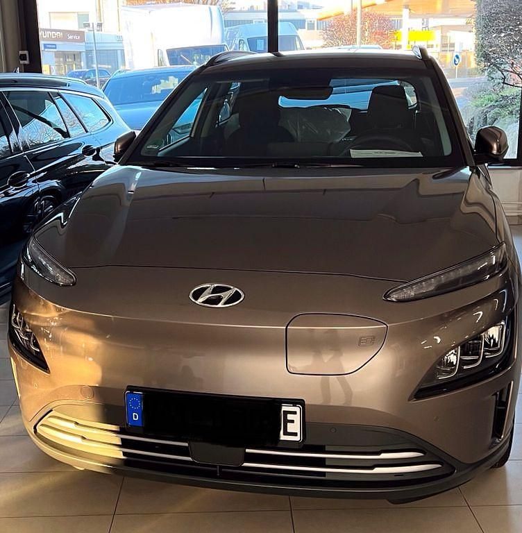 Gebraucht Hyundai Kona 100 kW (136 PS) 2022 Braun SUV