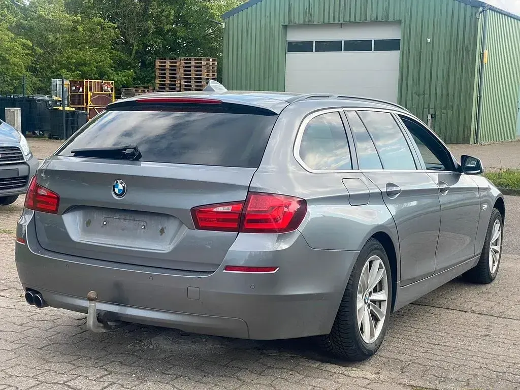 Gebraucht BMW 520 Sport Line 184 PS (135 kW) 2011 Grau Kombi