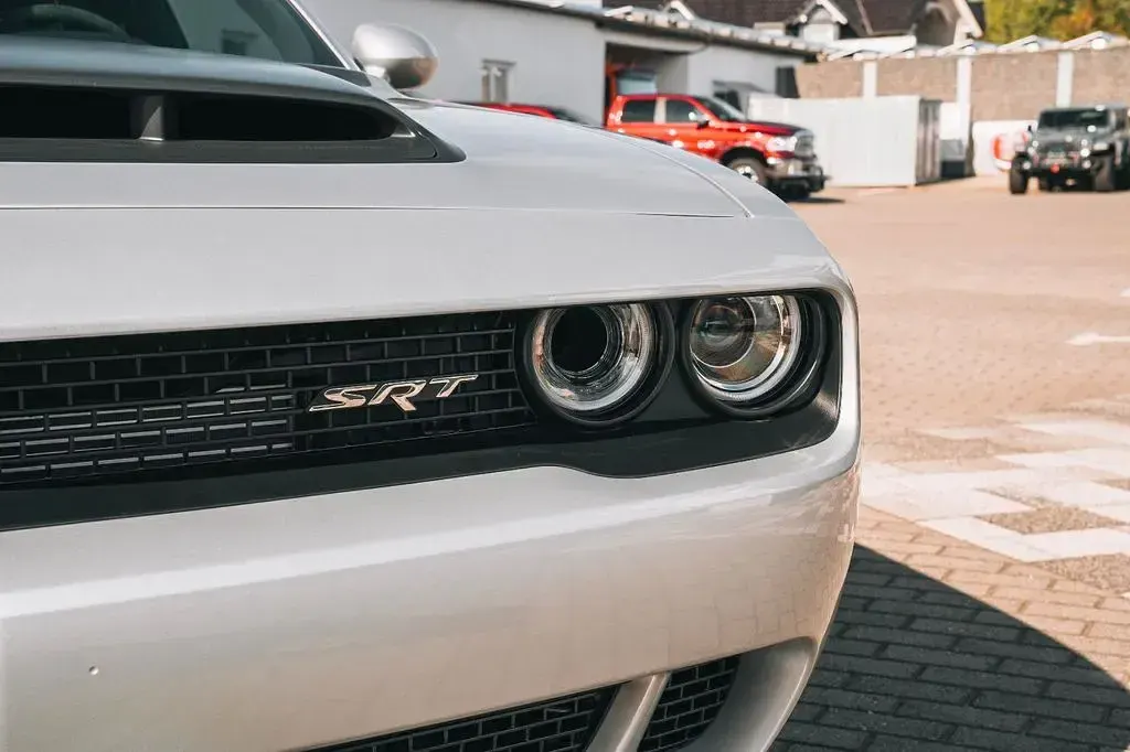 Neu Dodge Demon 2026 Silber