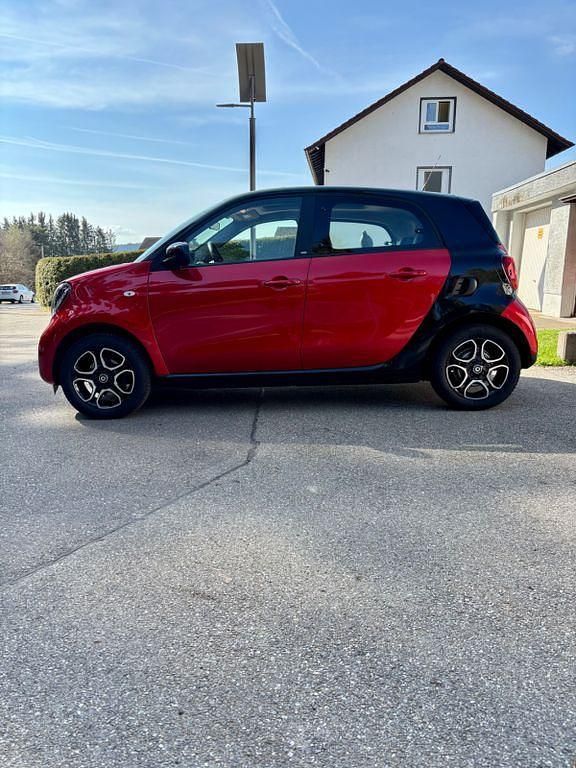 Second-hand Smart ForFour 90 CP (66 kW) 2019 Negru Hatchback