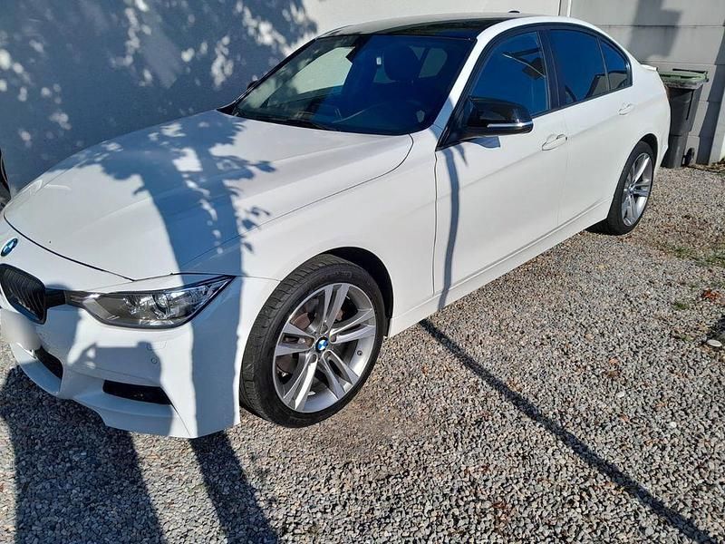 Weiß Gebraucht 2015 BMW 318 Sport Line Limousine | 10.500 € (Guter Preis) - Bild 1/4