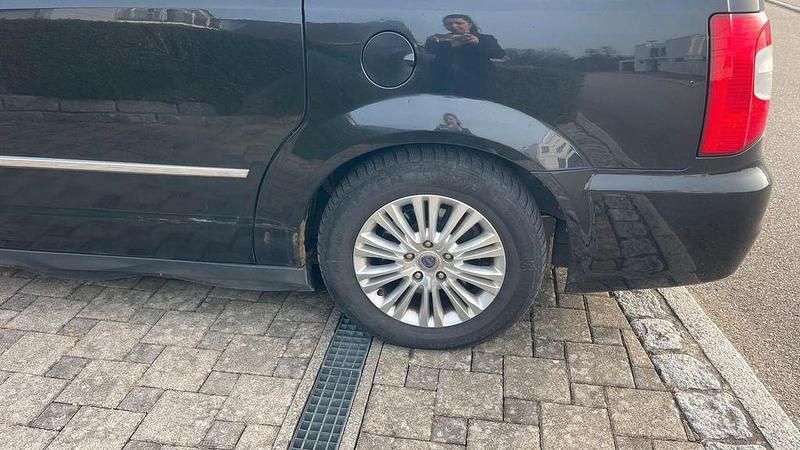 Gebraucht Lancia Voyager 178 PS (130 kW) 2012 Schwarz Van / Kleinbus