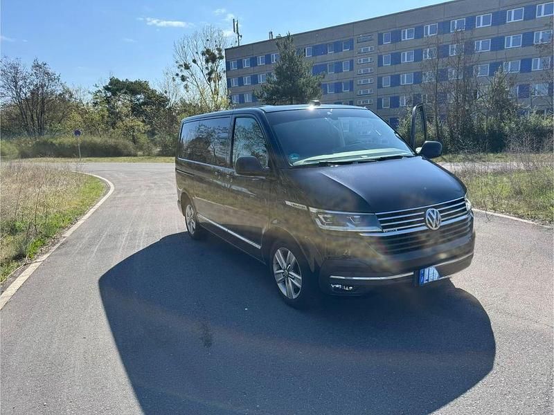 Second-hand VW Multivan Highline 199 CP (146 kW) 2020 Negru Monovolum