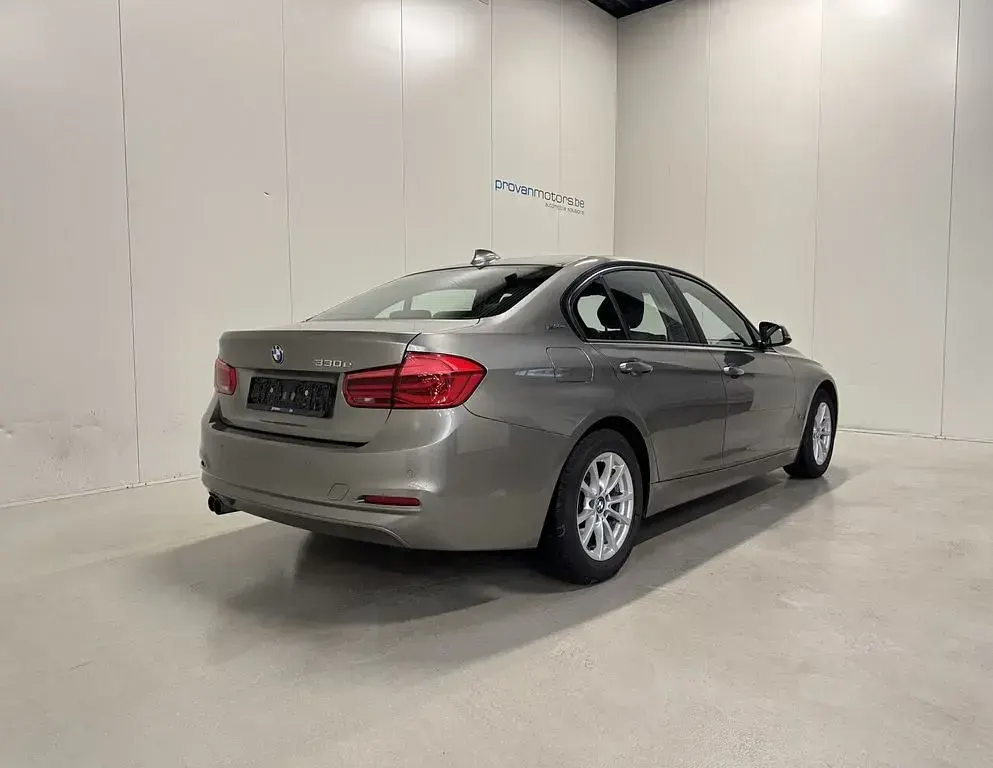 Gebraucht BMW 330e iPerformance 184 PS (135 kW) 2017 Grau Limousine