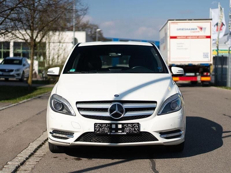 Gebraucht Mercedes B200 156 PS (114 kW) 2012 Weiß Van / Kleinbus