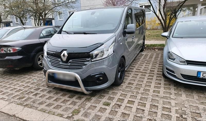 Gebraucht Renault Traffic 145 PS (106 kW) 2015 Grau Van / Kleinbus