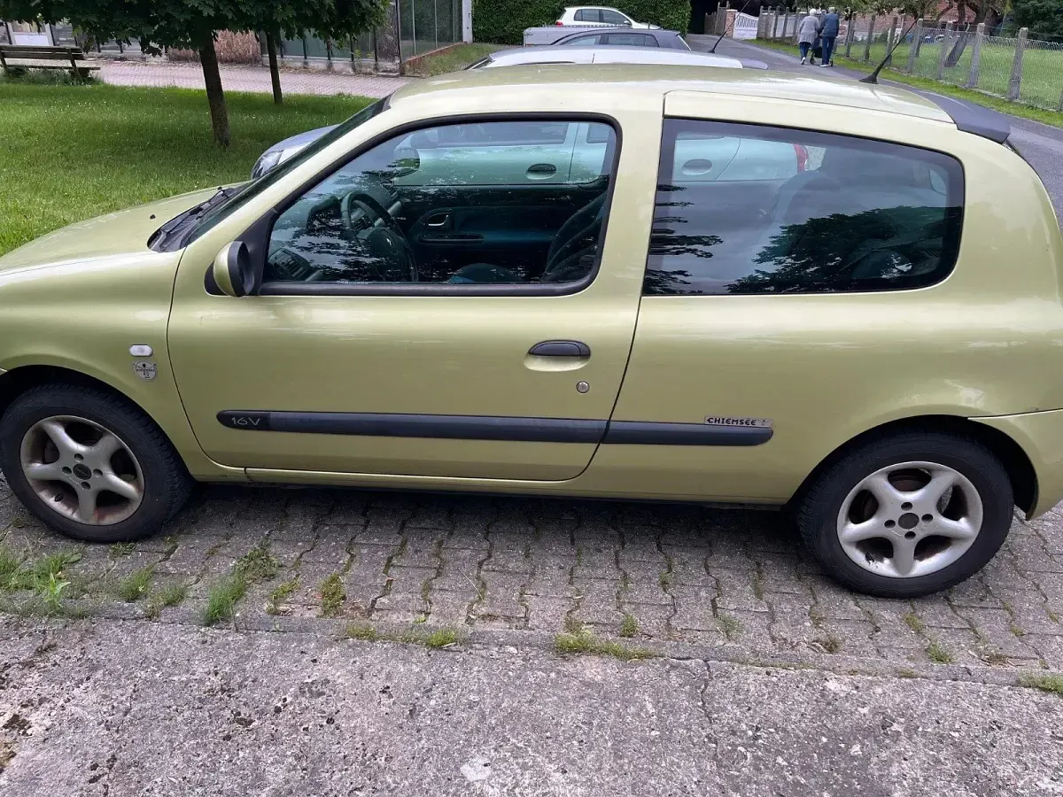 Gebraucht Renault Clio II 75 PS (55 kW) 2003 Grün Kleinwagen