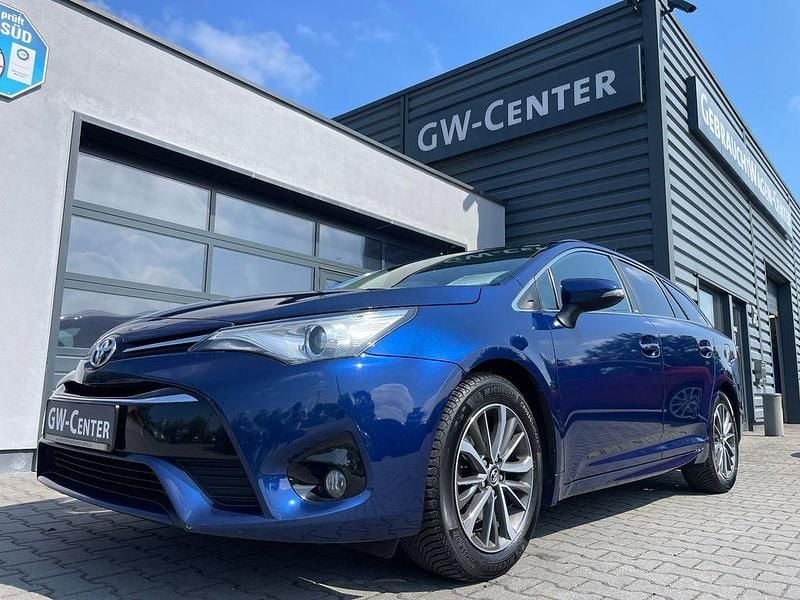Blau Gebraucht 2016 Toyota Avensis Edition-S Kombi | 12.490 € (Etwas zu teuer) - Bild 1/4