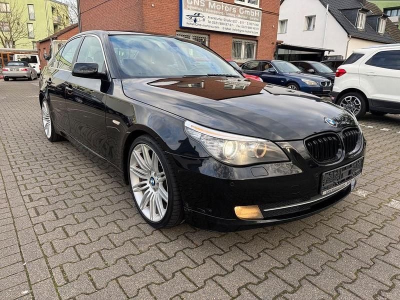 Gebraucht BMW 523 Advantage 190 PS (139 kW) 2008 Schwarz Limousine