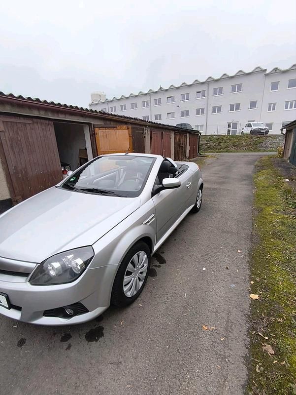 Gebraucht Opel Tigra 80 PS (58 kW) 2009 Silber Cabrio