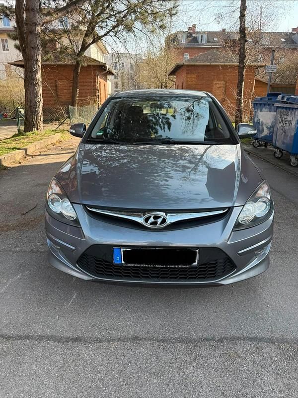 Gebraucht Hyundai i30 90 PS (66 kW) 2011 Grau Limousine