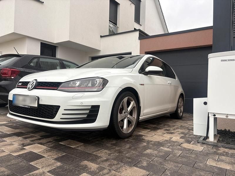 Weiß Gebraucht 2016 VW Golf GTI Coupé | 16.500 € (Guter Preis) - Bild 1/4