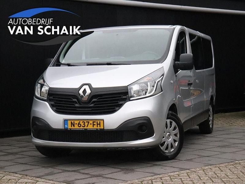 Grau Gebraucht 2016 Renault Trafic Authentique Van / Kleinbus | 17.000 € - Bild 1/4