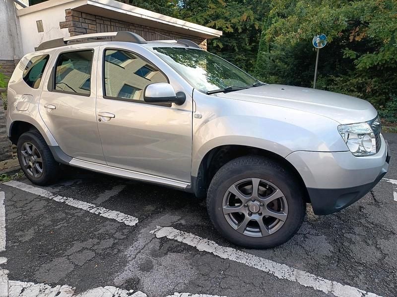Silber Gebraucht 2011 Dacia Duster SUV | 5.990 € (Fairer Preis) - Bild 1/4
