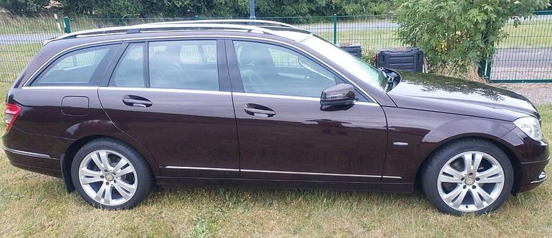 Braun Gebraucht 2011 Mercedes C180 Limousine | 5.250 € (Superpreis) - Bild 1/4