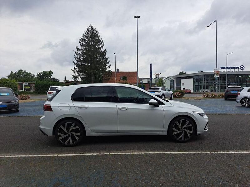 Gebraucht VW Golf VIII Life 110 PS (80 kW) 2023 Weiß Limousine