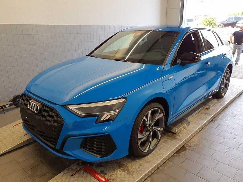 Turboblau Gebraucht 2022 Audi A3 Sportback e-tron S-Line Limousine | 28.440 € (Fairer Preis) - Bild 1/4