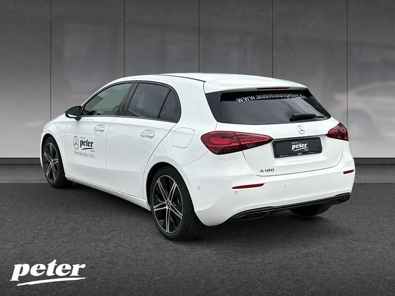 Gebraucht Mercedes A180 Progressive 136 PS (100 kW) 2025 Unilack polarweiß Limousine