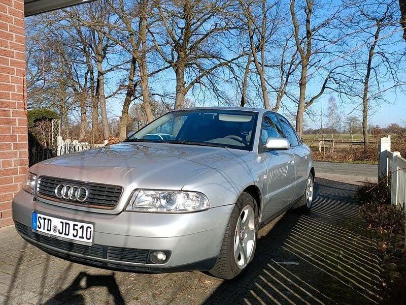 Gebraucht Audi A4 Sport 125 PS (91 kW) 2000 Silber Limousine