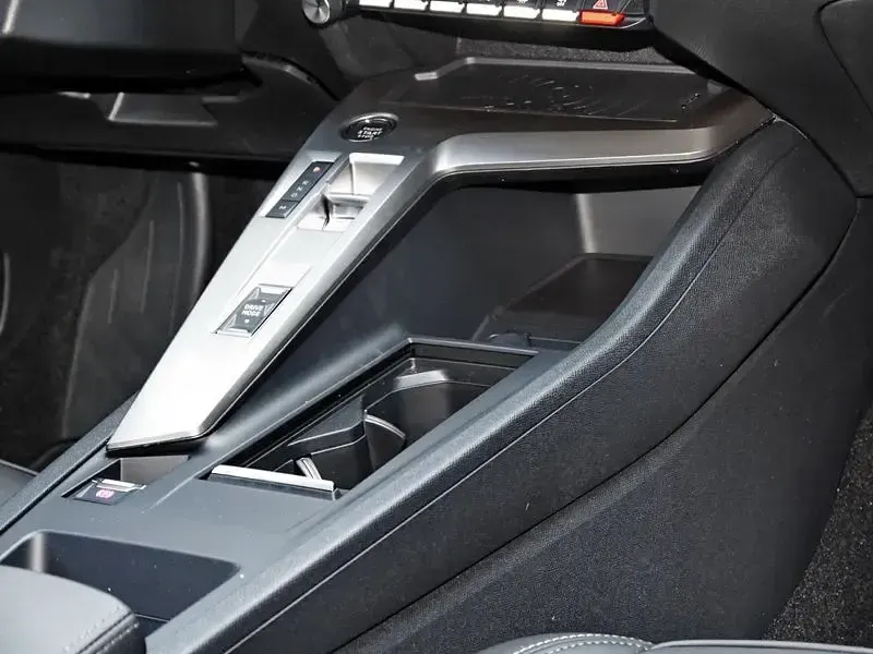 Gebraucht Peugeot 408 145 PS (106 kW) 2025 Schwarz Limousine