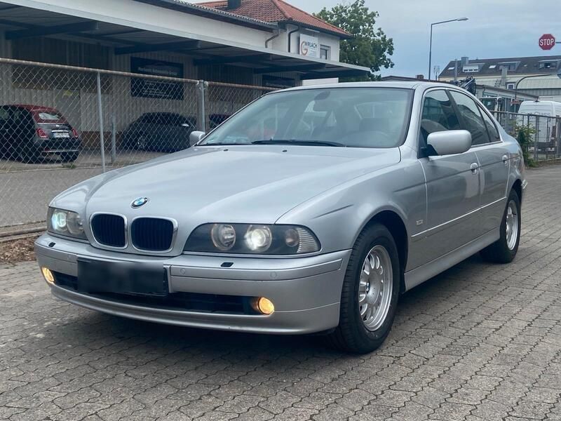 Silber Gebraucht 2002 BMW 520 Limousine | 3.190 € (Fairer Preis) - Bild 1/4