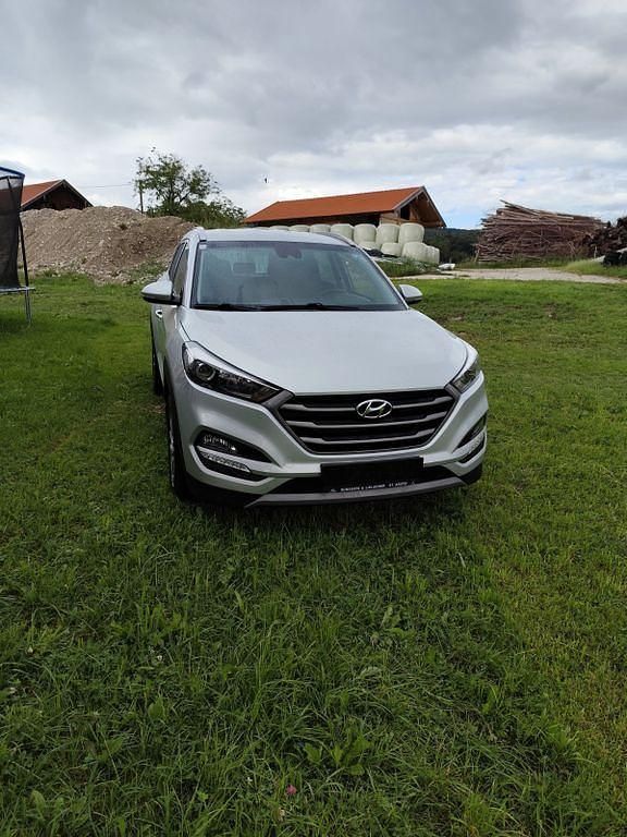 Grau Gebraucht 2017 Hyundai Tucson SUV | 17.999 € (Etwas zu teuer) - Bild 1/4