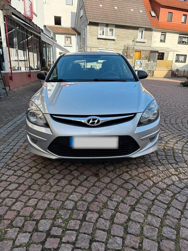 Gebraucht Hyundai i30 109 PS (80 kW) 2010 Silber Kleinwagen