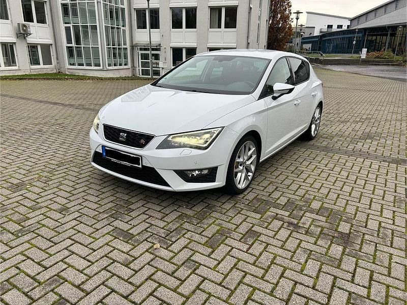 Weiß Gebraucht 2016 Seat Leon FR Limousine | 12.200 € (Fairer Preis) - Bild 1/4