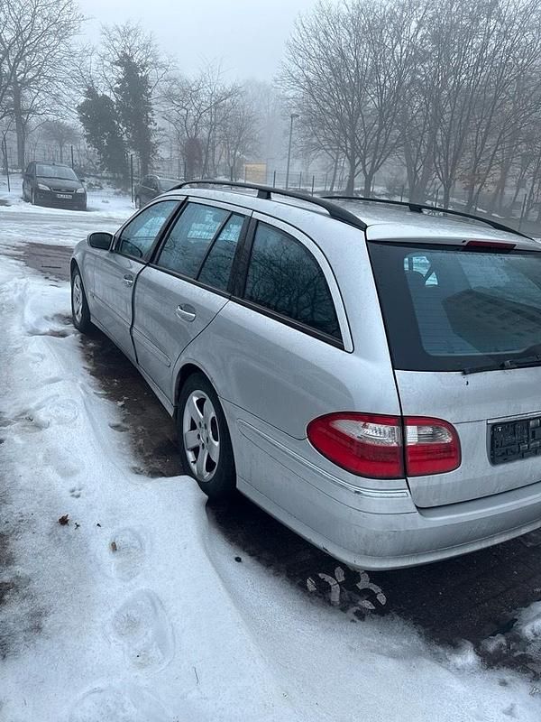 Gebraucht Mercedes E270 Avantgarde 177 PS (130 kW) 2003 Silber Kombi