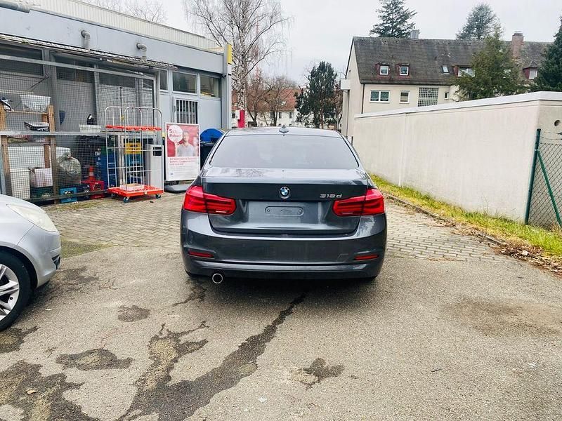 Gebraucht BMW 318 Advantage 150 PS (110 kW) 2017 Grau Limousine