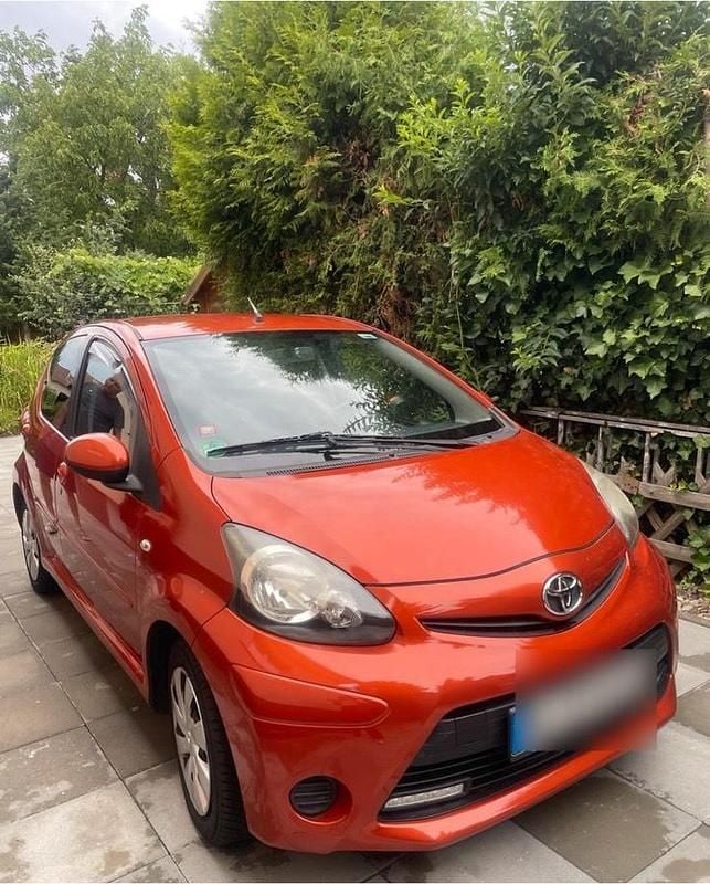 Orange Gebraucht 2012 Toyota Aygo Cool Kleinwagen | 4.500 € (Guter Preis) - Bild 1/4