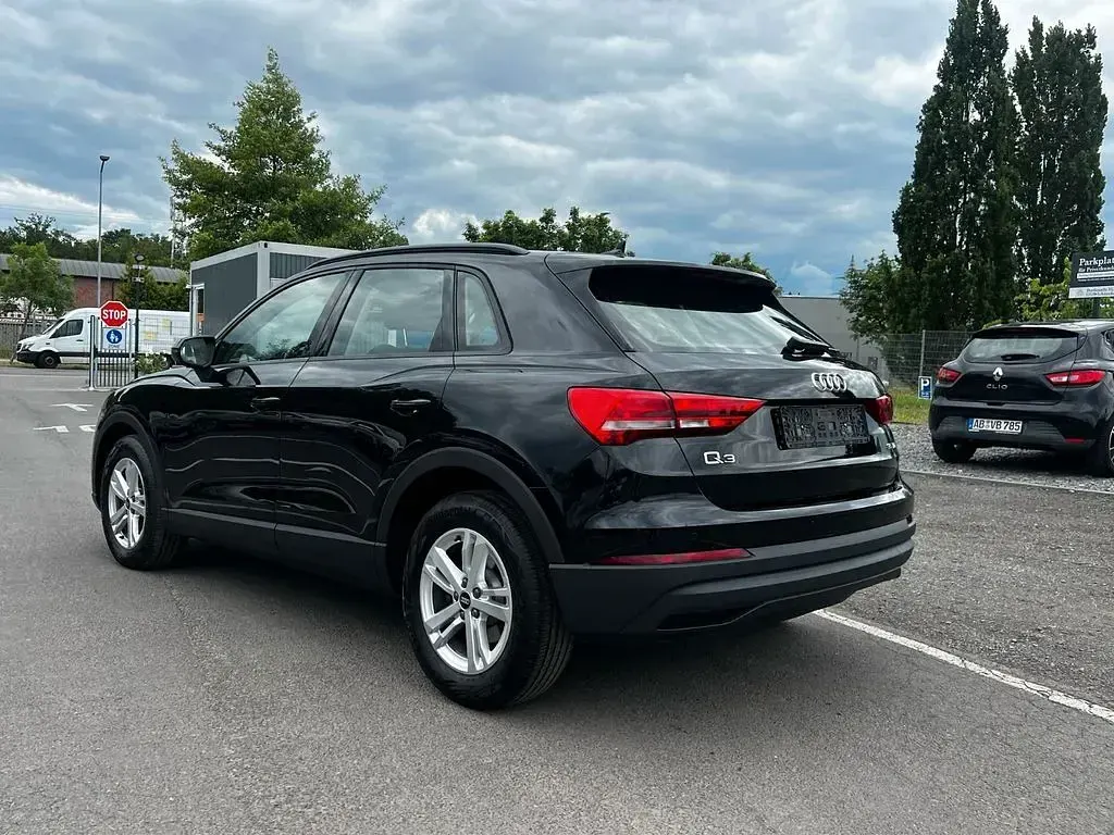 Gebraucht Audi Q3 Basis 150 PS (110 kW) 2023 Schwarz SUV