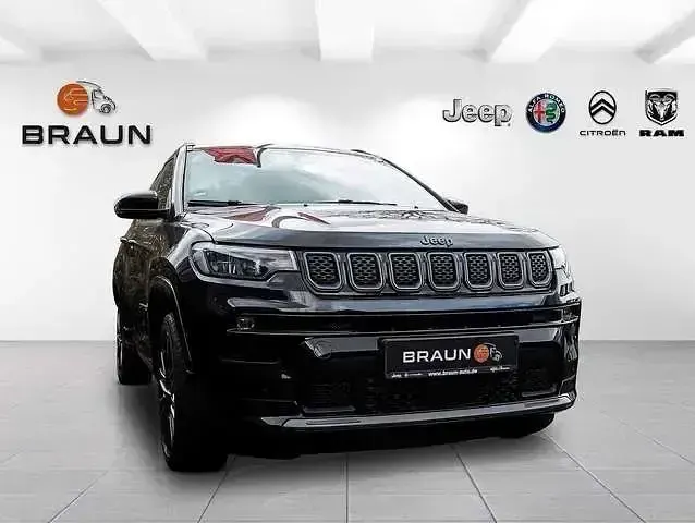 Käytetty Jeep Compass 241 HP (177 kW) 2022 Musta Katumaasturi
