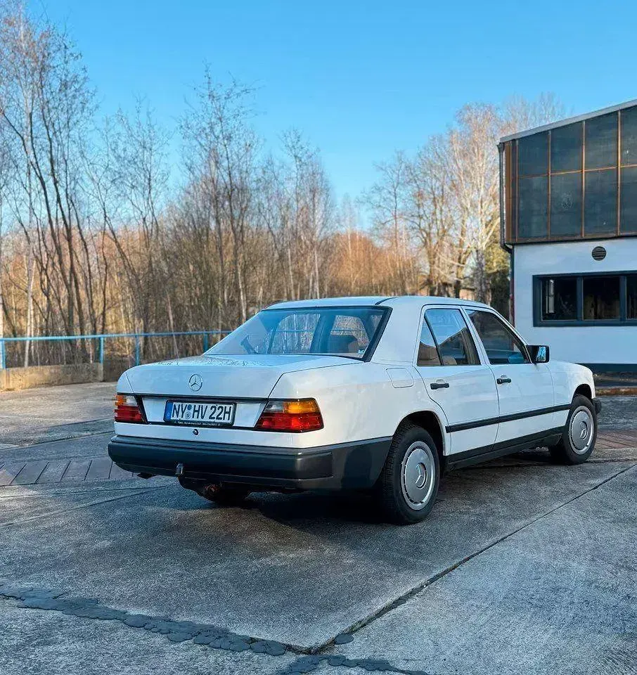 Gebraucht Mercedes 200 72 PS (52 kW) 1988 Limousine