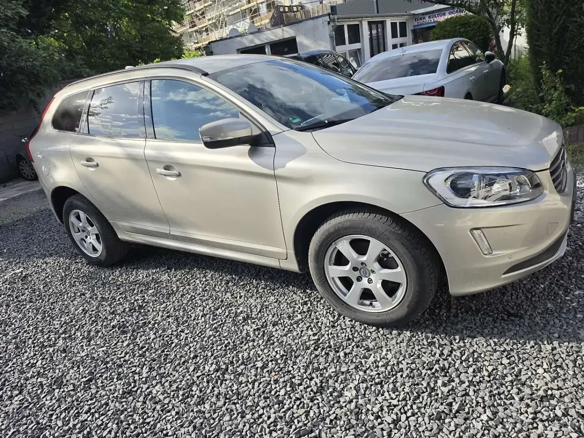 Gebraucht Volvo XC60 Kinetic 150 PS (110 kW) 2016 Braun SUV